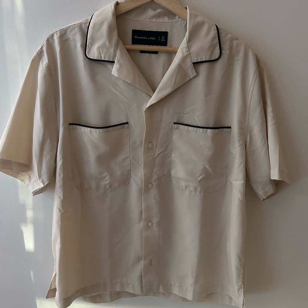 Abercrombie & Fitch Cropped Men's Cream Short-Sleeve Camp Shirt